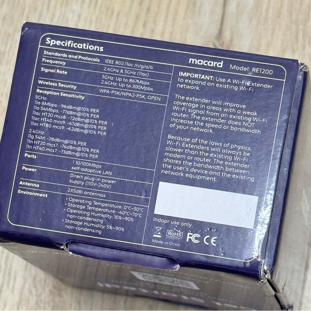 White Wi-Fi Range Extender - Picture 2 of 6